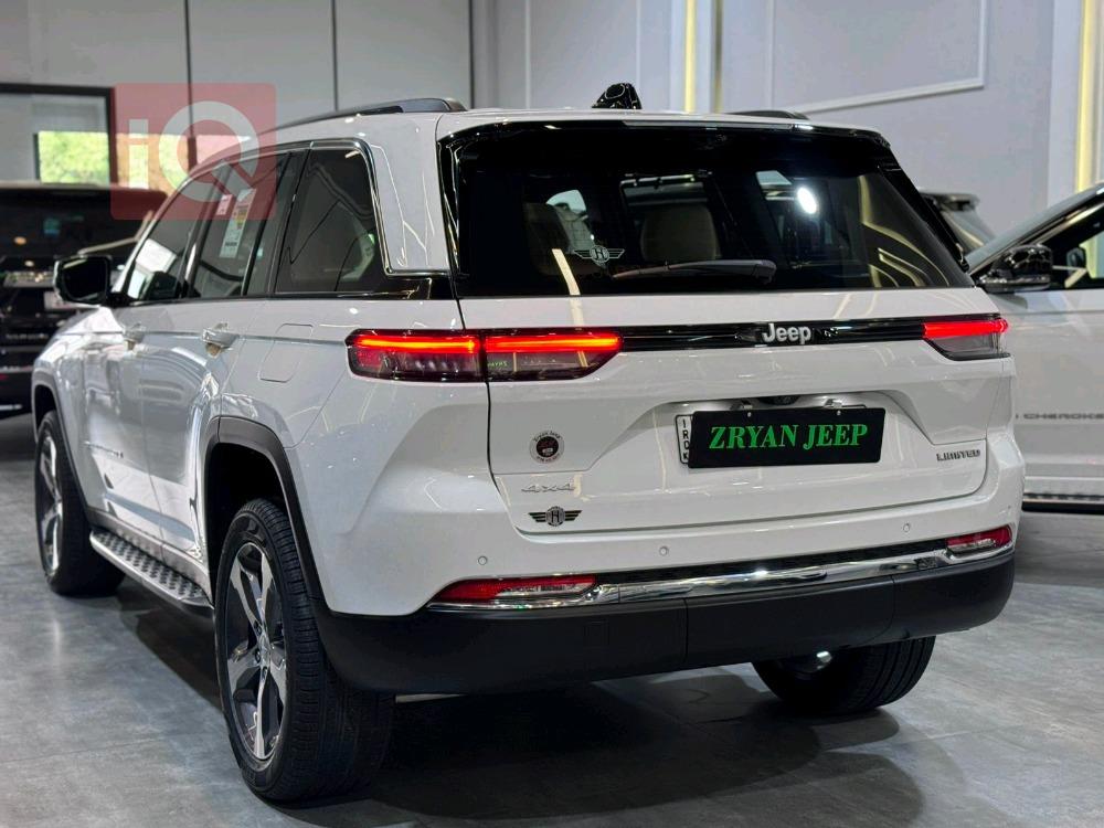 جیپ گراند شیرۆکی